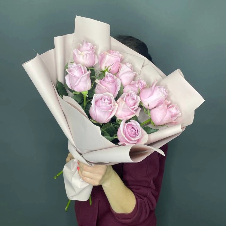 11 розовых роз - фото 