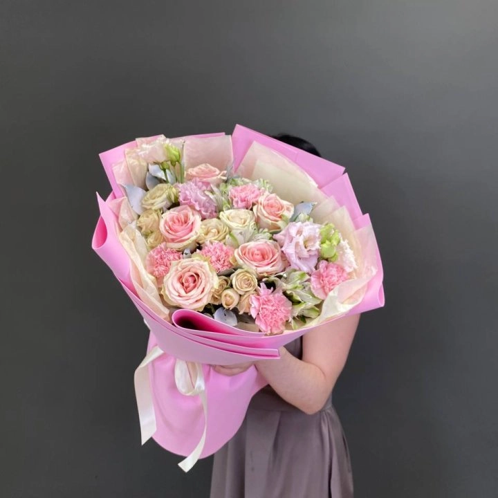 Сборный букет с эустомой и розами - фото 