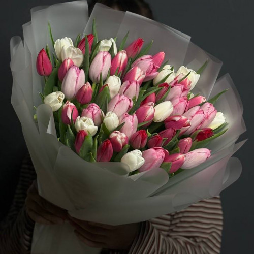 Букет из 51 тюльпана