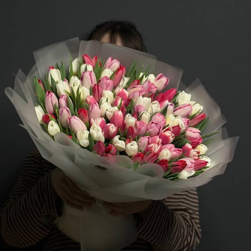 Букет из 101 тюльпана