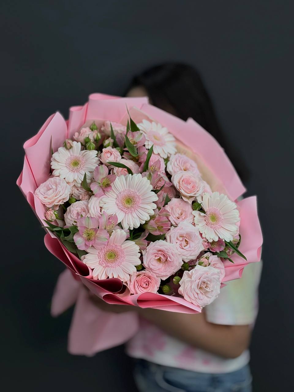 Сборный букет с гермини, розами