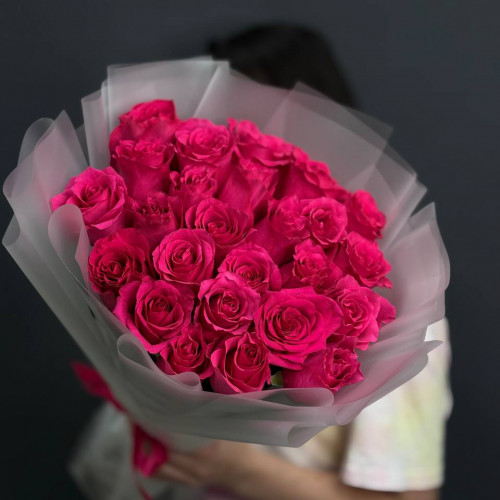 25 розовых роз