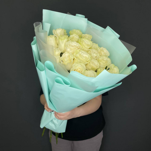 Букет из 21 белой розы 60 см